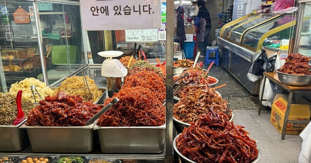 韓国清州、ユッコリ総合市場の惣菜店