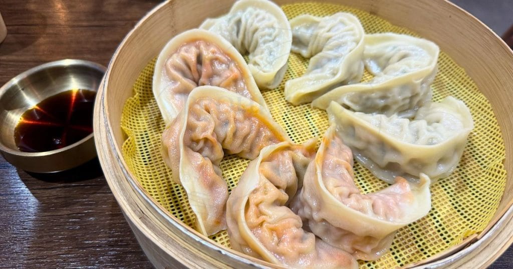 韓国・清州の食堂、ユッコリ ソムンナンマンドゥのマンドゥ（韓国式餃子）