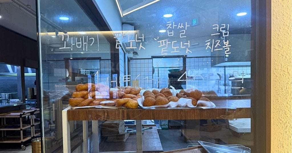 韓国・清州の食堂、ユッコリ ソムンナンマンドゥ内部2