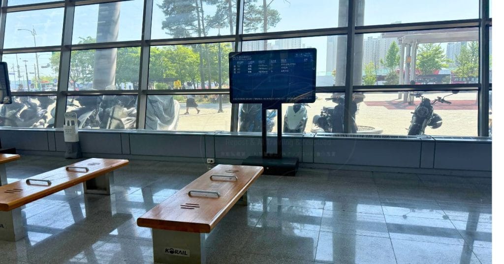 韓国・清州、五松（オソン 오송）駅の1階バス待ち合い所