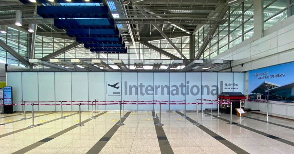 清州国際空港2階、国際線出発
