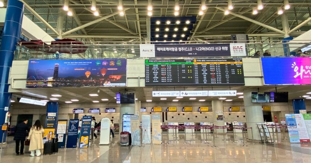 清州国際空港1階、国際線チェックインカウンター