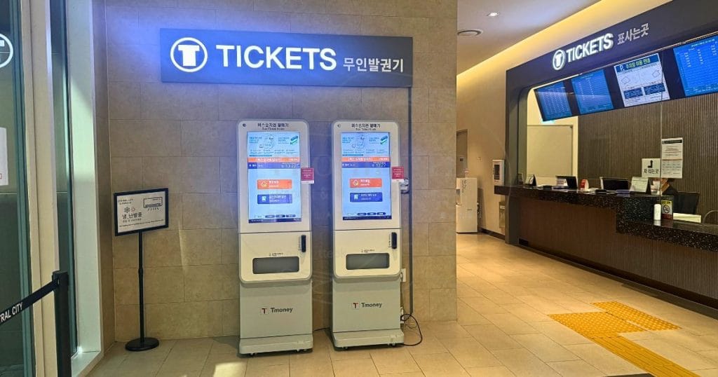 清州高速バスターミナル券売機と有人窓口