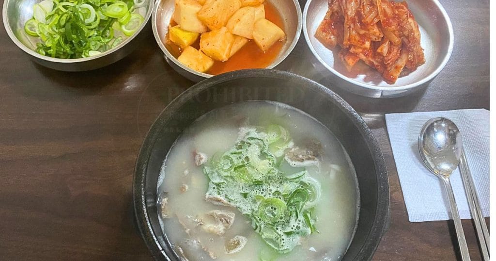 韓国清州、ユッコリ総合市場の食堂「금강설렁탕:クムガンソルロンタン」のメニュー写真
