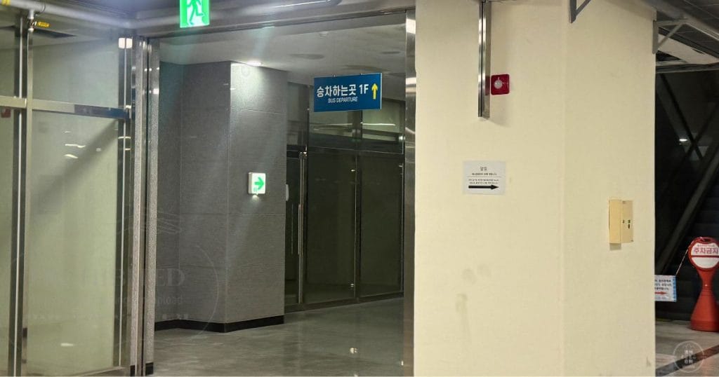 韓国・清州市梧倉（オチャン 오창）にある北部バスターミナル、エスカレーター前