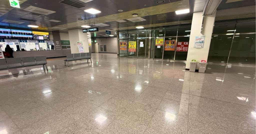 韓国・清州市梧倉（オチャン 오창）にある北部バスターミナル自動券売機横の風景