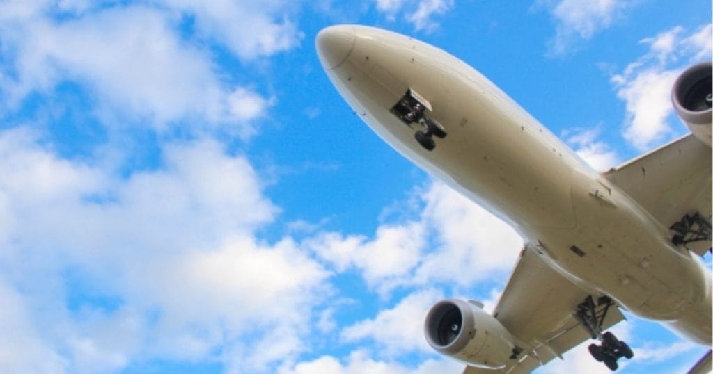 韓国・清州空港に着陸する飛行機のイメージ