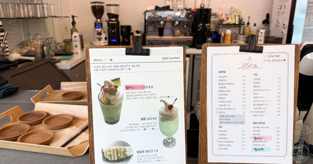 韓国・清州市のオソン(五松)駅近くのカフェ「エイトスタ」のメニュー