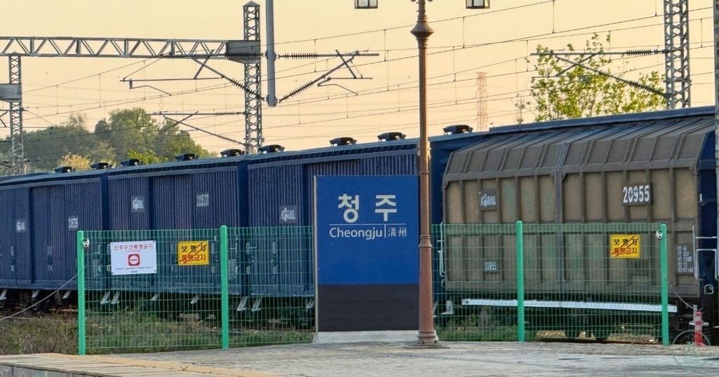 韓国・清州の清州駅の貨物列車