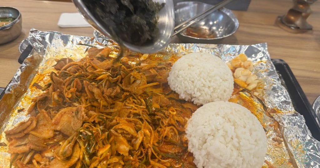 韓国・清州の食堂、봉용불고기(ボンヨンプルコギ)の炒めご飯の作り方1