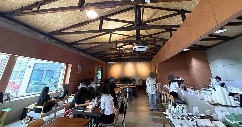 韓国・清州のカフェ「ジュニスコーヒー(주니스커피)」の外観3