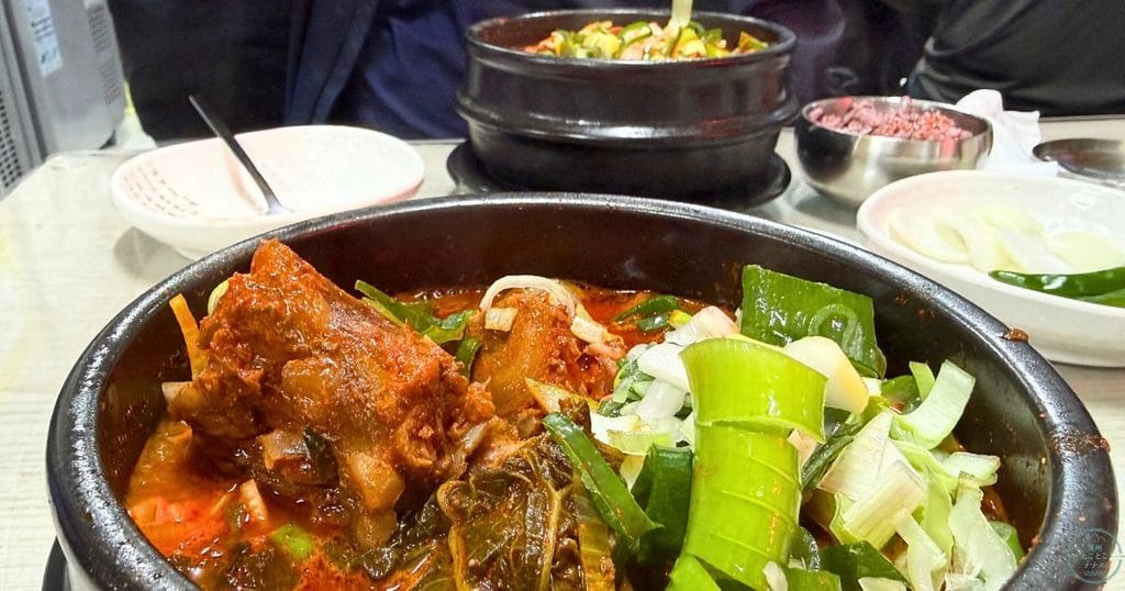 韓国・清州のサジッコル ヘジャングク:사직골해장국の뼈다귀 해장국(ピョダグィ ヘジャングク)2