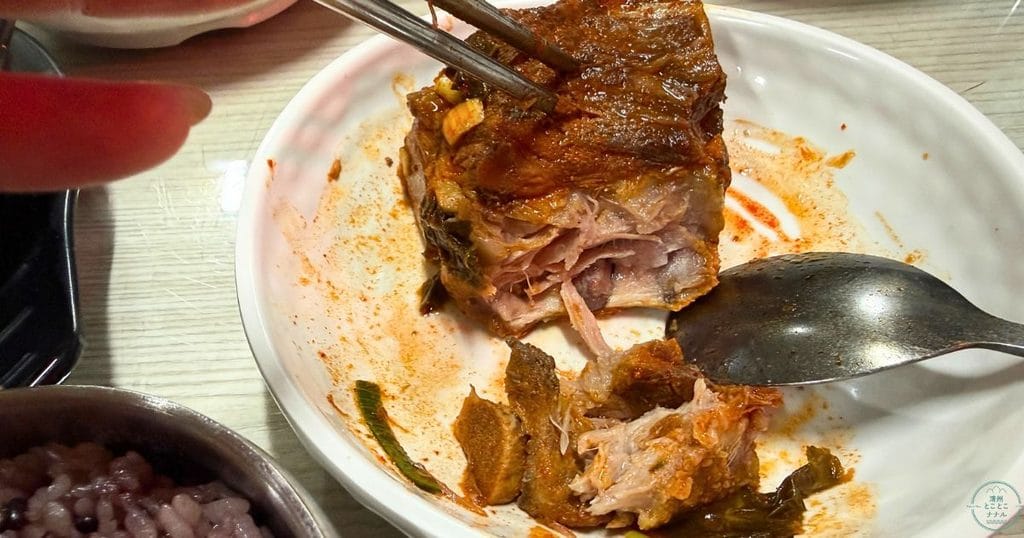 韓国・清州のサジッコル ヘジャングク:사직골해장국の뼈다귀 해장국(ピョダグィ ヘジャングク)のお肉