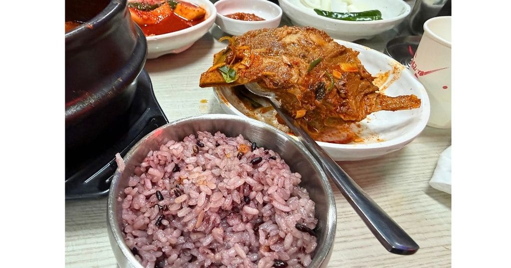 韓国・清州のサジッコル ヘジャングク:사직골해장국の뼈다귀 해장국(ピョダグィ ヘジャングク)の肉の大きさ