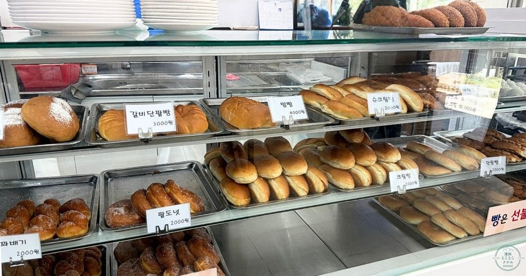 韓国・清州の서문우동（ソムンウドン：西門うどん）のパンのショーケース