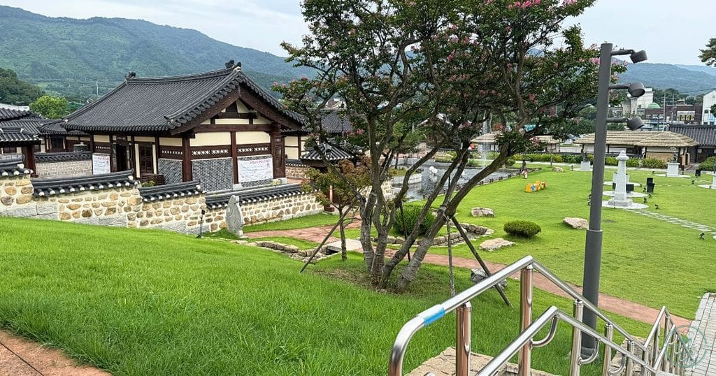 韓国・清州にある炭酸泉초정약수원탕(チョジョン ヤクス:椒井薬水)の近くの초정행궁(チョジョンヘングン)